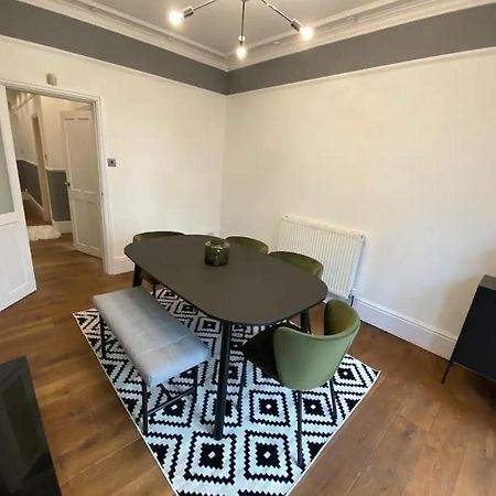 Cleveland House Villa แมนเชสเตอร์ ภายนอก รูปภาพ