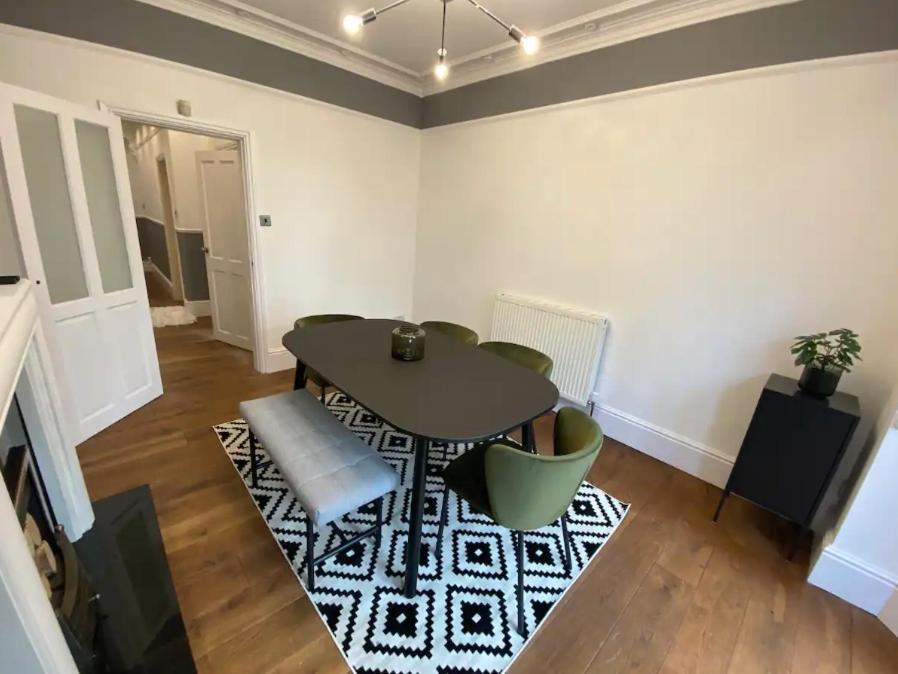 Cleveland House Villa แมนเชสเตอร์ ภายนอก รูปภาพ