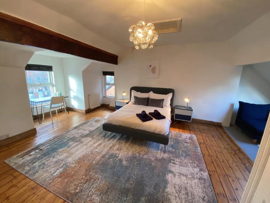 Cleveland House Villa แมนเชสเตอร์ ภายนอก รูปภาพ